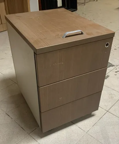 Gaveteiro em MDF e aço com rodízios - 3 gavetas