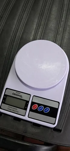 Vendo balança 10kg nunca usada , sem pilhas