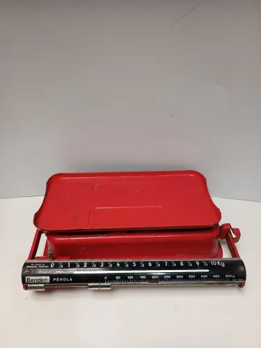 Antiga balança em metal, marca Bender Pérola - 30 cm para restauração  ou de coração