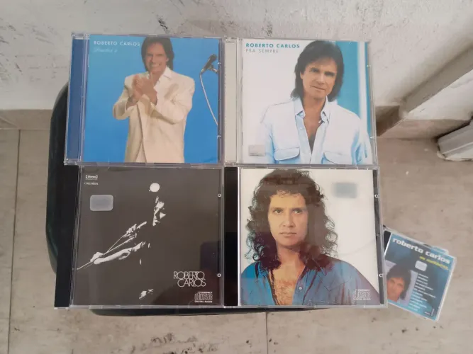 Coleção de CDs Roberto Carlos