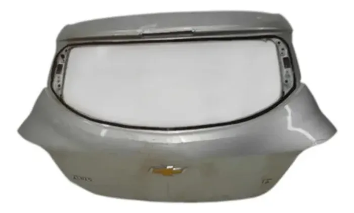 Tampa Traseira Onix Sem Furo Chave 2013 2014 2017 Detalhe Prata