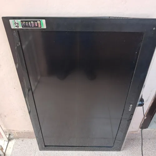 TV CCE 42 POLEGADAS MODELO STILE PARA RETIRADA DE PEÇAS OU PARA CONCERTO 