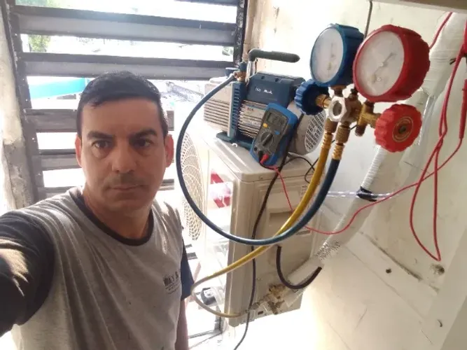 Mult&Ar  instalação  e  manutenção de  ar  condicionado e serviços diversos 