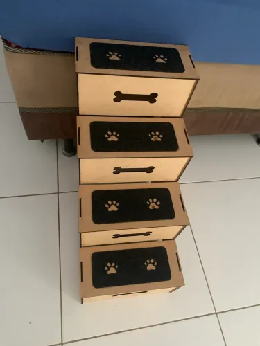 Escadinha pra gato ou cachorro. 