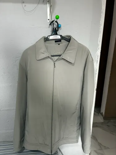 jaqueta Calvin Klein branca usada casual