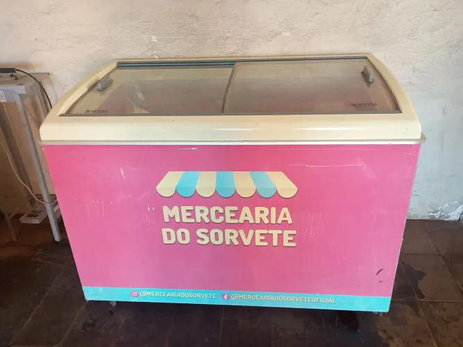 Freezer horizontal tampa de vidro 370 litros 