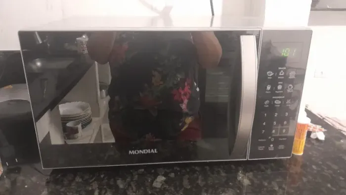 Vendo um micro-ondas novo novo motivo estou me mudando