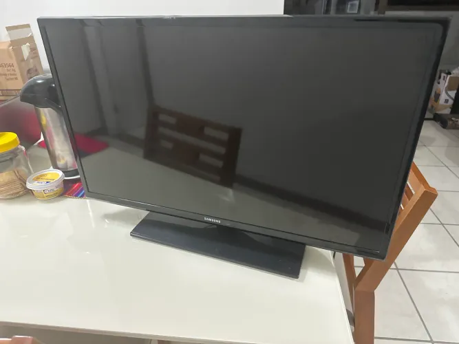 Vendo Tv Samsung 32 polegadas nao é smart