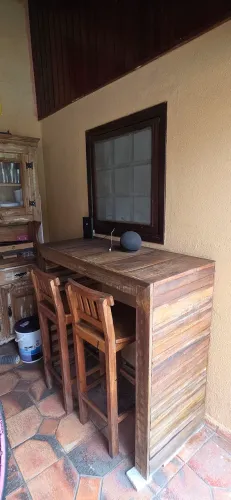 Aparador rústico madeira de demolição com banquetas