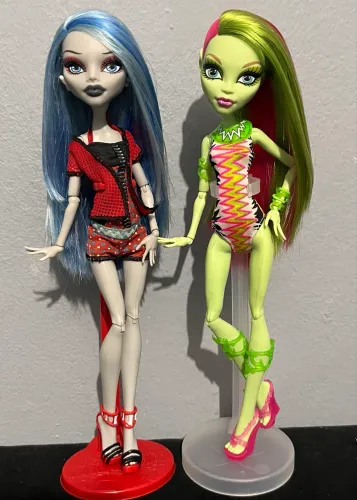 Monster high Ghoulia e Vênus praia