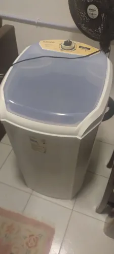 Tanquinho de lavar roupa