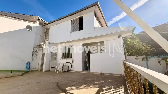 Casa com 21 moradias à venda no São Cristóvão / Aparecida!