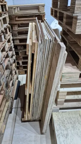Chapas de compensado, medida 1.20 por 0.80 centímetros, reforçado entregamos. 