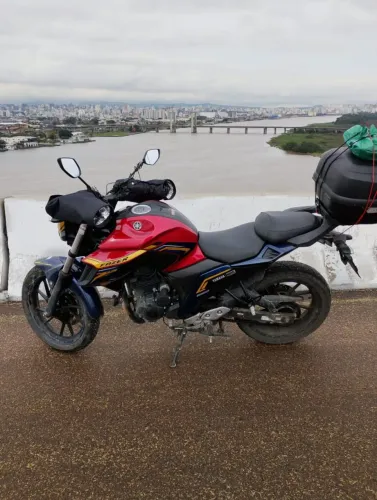 Vendo moto fazer 22.000