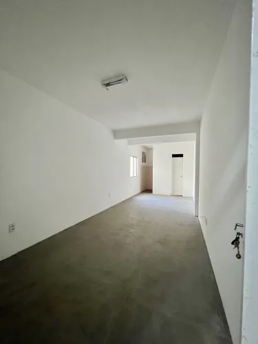 VENDO SALA NA AVENIDA AGUANAMBI