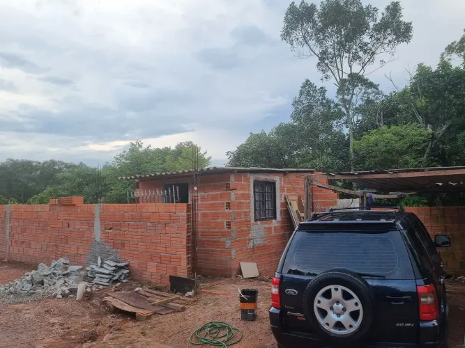 Terreno em construção 