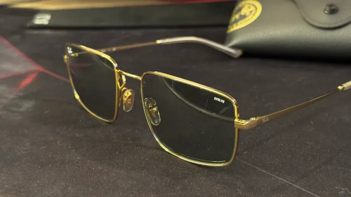 Óculos Rayban dourado - Lente Transition 