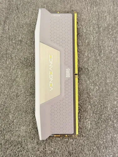 Memória RAM Corsair Vengeance RGB DDR5 16GB 6000MHz CL36