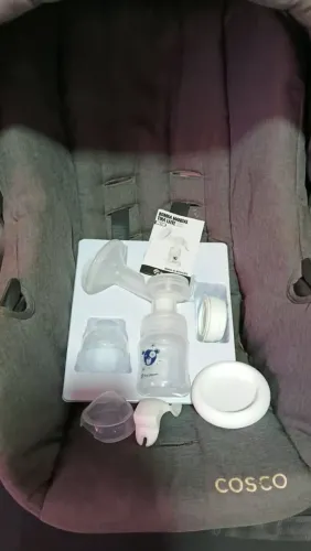 Vendo um bebê conforto Cosco, e uma bomba manual (tira leite ). Tudo por $ 150.