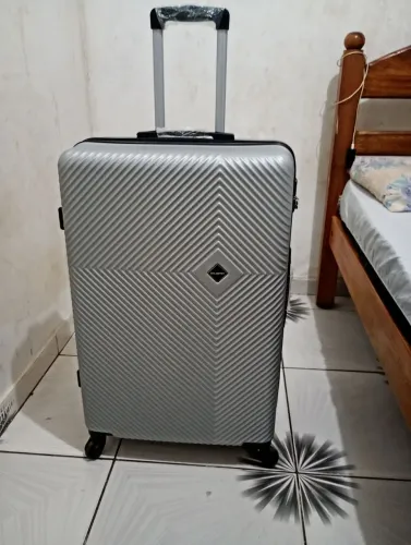 Vende-se uma mala