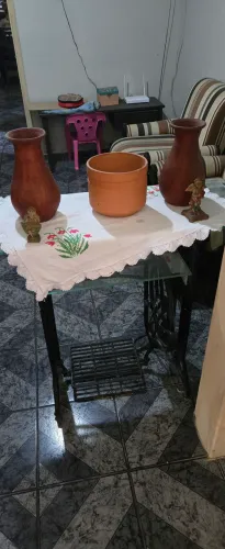 Vendo mesa feita com pé de máquina URGENTE 