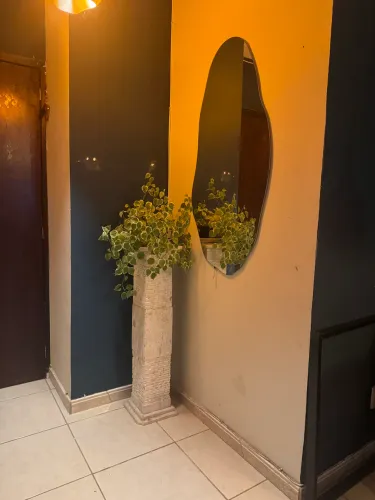 Coluna pedestal em mármore travertino