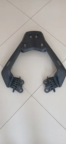 Suporte de baú marca Scam para CB 300f Twister 2023 em diante.