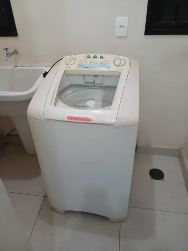 Máquina de lavar. Funcionando todas as funções.