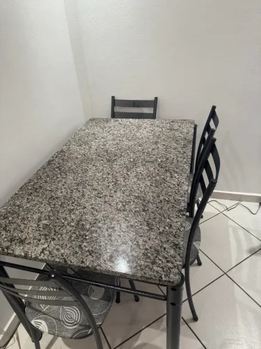 Mesa para sala de jantar em granito