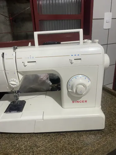 Vendo máquina doméstica singer