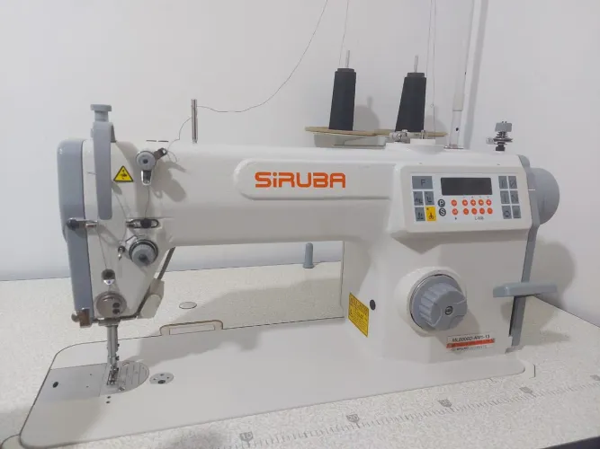 Máquina de Costura Reta Industrial Eletrônica Siruba Completa (Nova)
