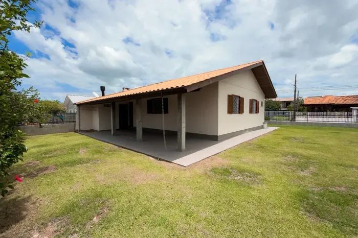 Imóvel para venda possui 150 metros quadrados com 3 quartos em Centro - Balneário Rincão -