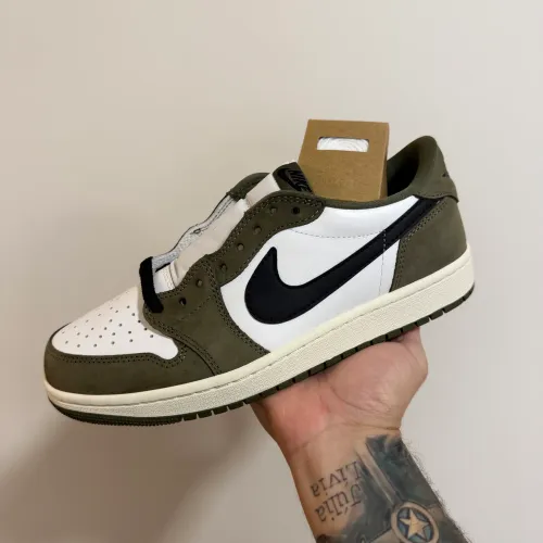 Air Jordan 1 Low OG Medium Olive Size 40.5BR - Oportunidade