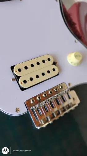 Guitarra Padrão Fender Stratocaster 