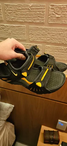 Sandália nike acg deschutz