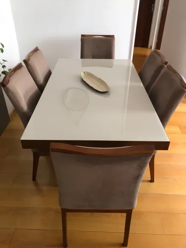 Mesa de jantar com 6 cadeiras