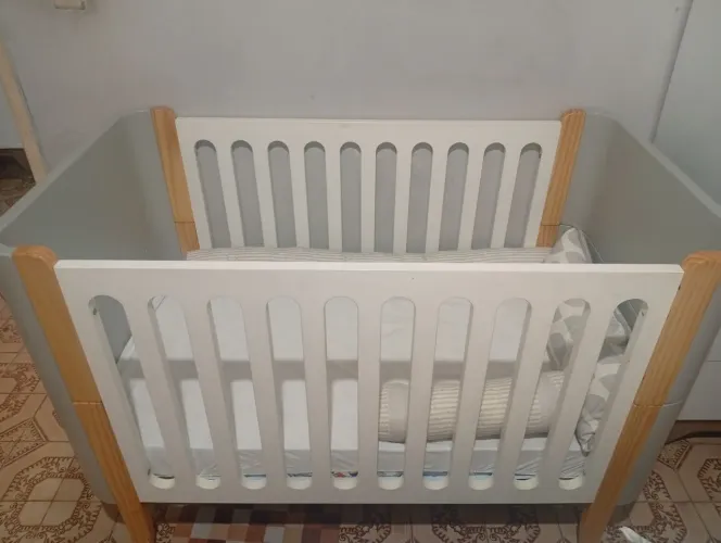 Berço po palha capuchino com jequitibá