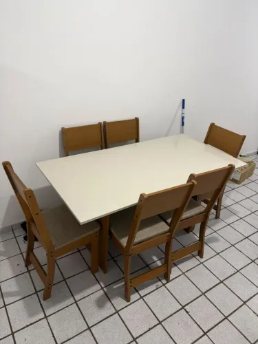 Mesa 6 cadeiras semi nova