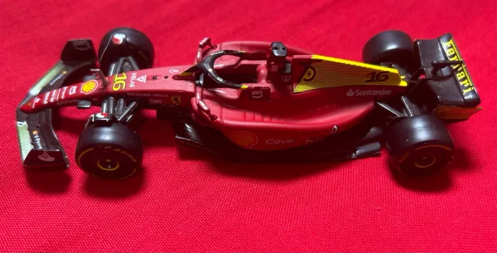 Charles Leclerc Ferrari F1-75 Amarela 2022 1/43