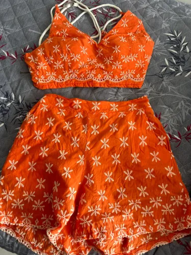 Conjunto cropped com saia P