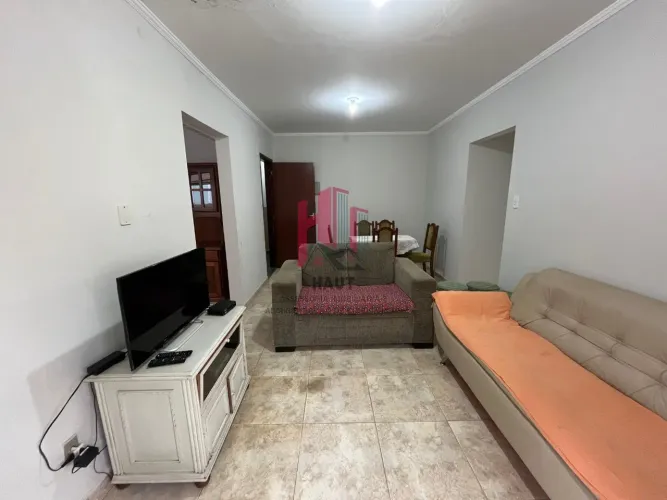Apartamento 02 Quartos, com Elevador, Piscina, 1,5 Km da Praia.