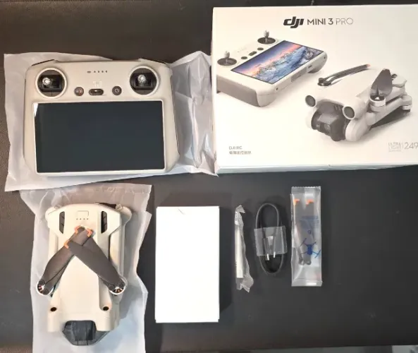 Drone DJI Mini 3 Pro + Controle DJI RC (com tela)- Semi-novo e Completo