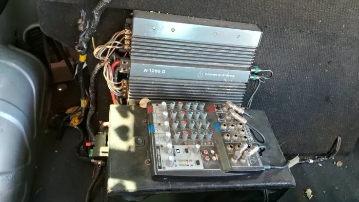Som de carro completo semi novo