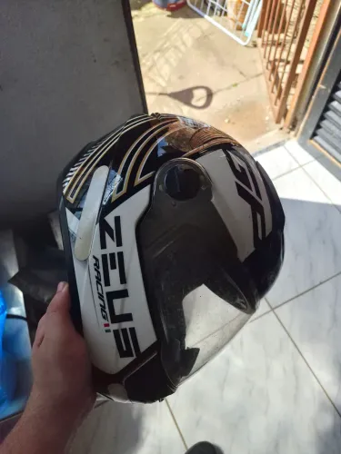 Capacete ZEUS