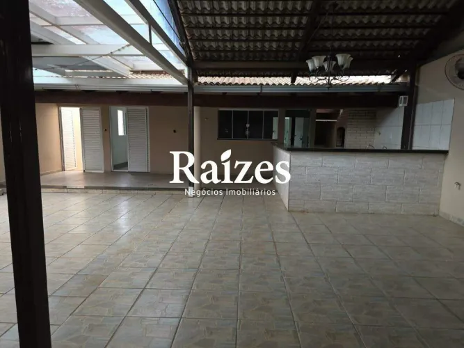 Casa residencial à venda em Uberlândia no Roosevelt com 3 quartos sendo 1 suíte