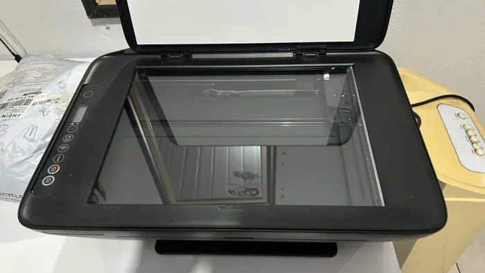 Vendo impressora hp preta sem nem defeito usada 1 mês 