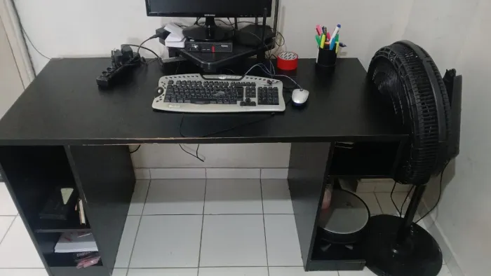 Mesa / Escrivaninha Home Office em MDF (Preta)