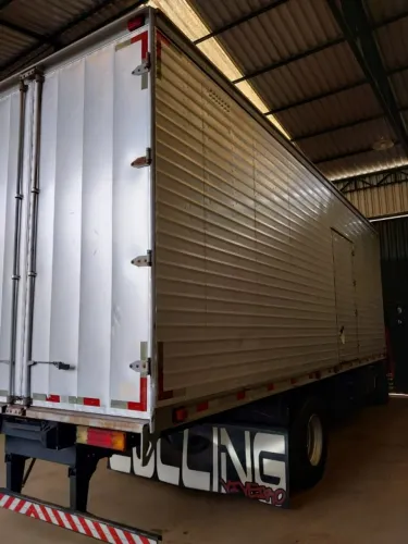 Bau Linshalm Bau para Caminhão Medidas 7.90 Comprimento x 2.65 Altura Bau Caminhão