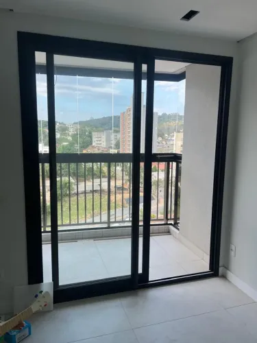 Janela de correr + esquadria Roto Fermax