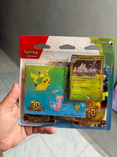 Pokémon TCG, Celebração de 30 anos - Blister Triplo com Adesivo Pokémon Exeggutor
